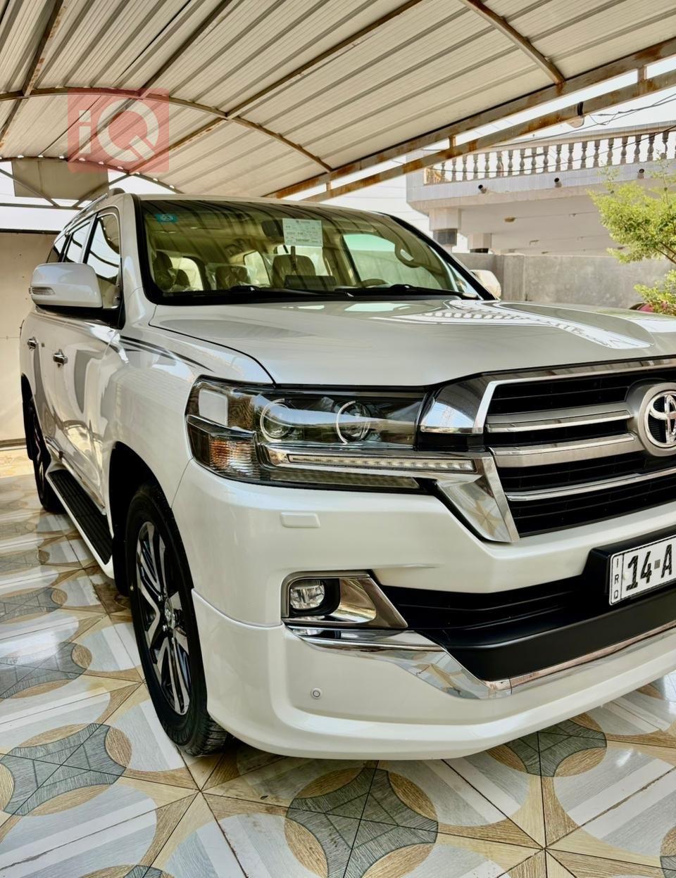 تۆیۆتا لاند کروزەر